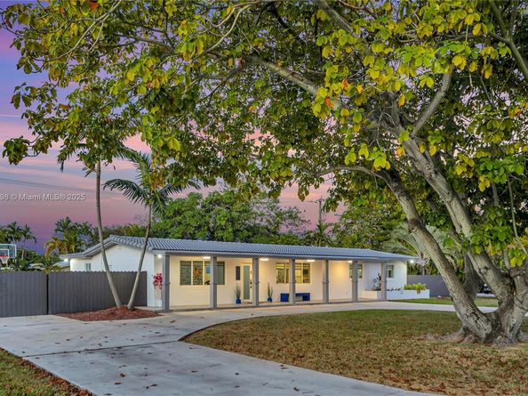 8501 SW 142nd St, Palmetto Bay FL 33158