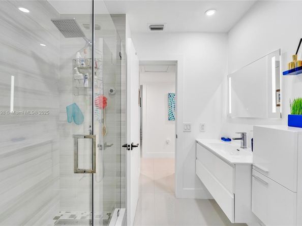 8501 SW 142nd St, Palmetto Bay FL 33158