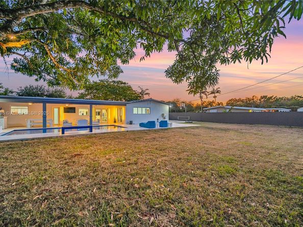 8501 SW 142nd St, Palmetto Bay FL 33158