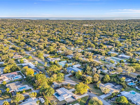 8501 SW 142nd St, Palmetto Bay FL 33158