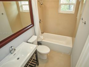 25 NE 12th St, Fort Lauderdale FL 33304