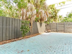 25 NE 12th St, Fort Lauderdale FL 33304