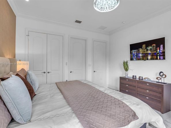 2085 Keystone Blvd, North Miami FL 33181