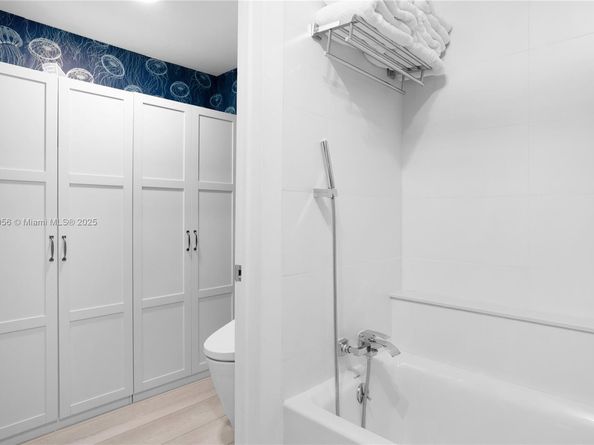 1 Century Ln 309, Miami Beach FL 33139