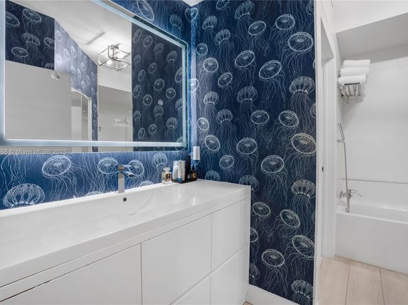 1 Century Ln 309, Miami Beach FL 33139