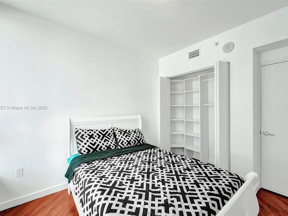 350 S Miami Ave 1403, Miami FL 33130