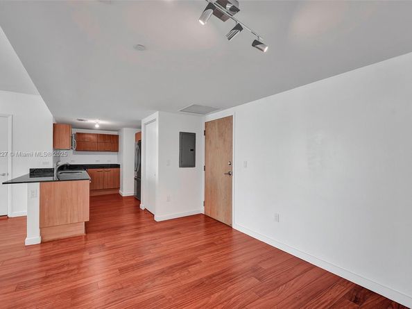 350 S Miami Ave 1403, Miami FL 33130
