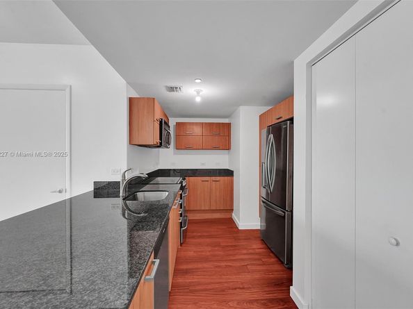 350 S Miami Ave 1403, Miami FL 33130