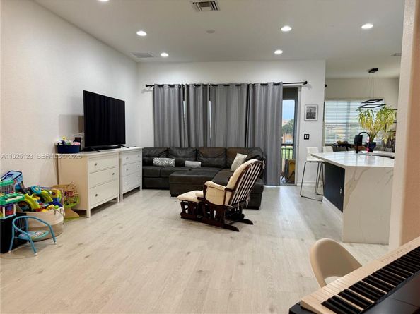 8232 NW 128th Ln 39F, Parkland FL 33076