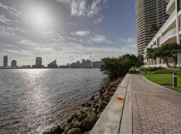 3000 Island Blvd 325, Aventura FL 33160