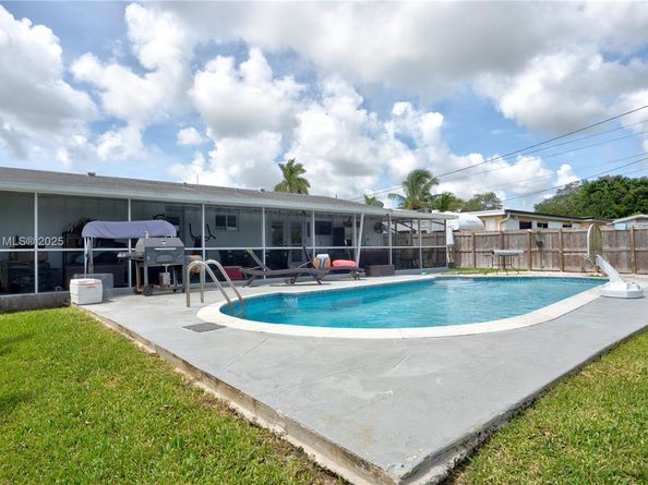 651 NW 15th St, Homestead FL 33030
