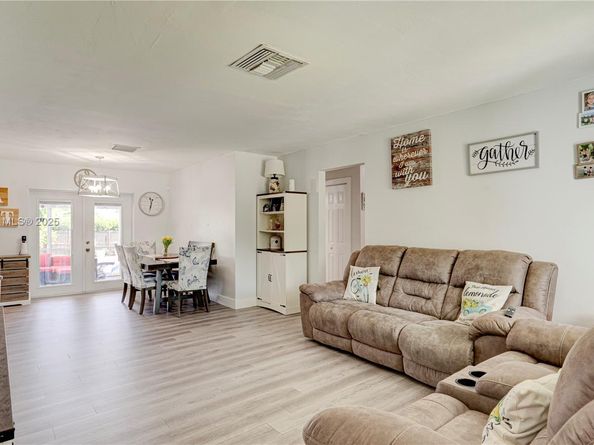 651 NW 15th St, Homestead FL 33030