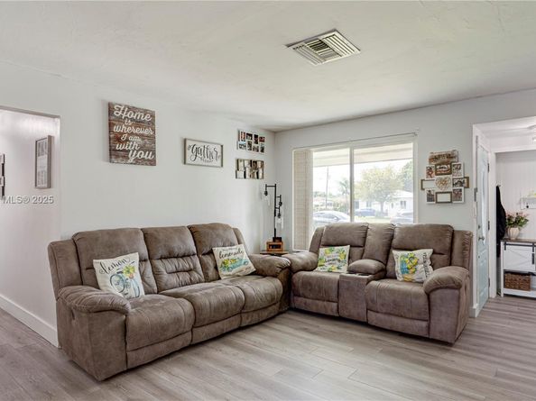 651 NW 15th St, Homestead FL 33030