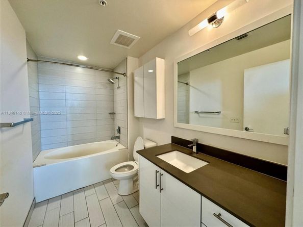 999 SW 1st Ave 2801, Miami FL 33130