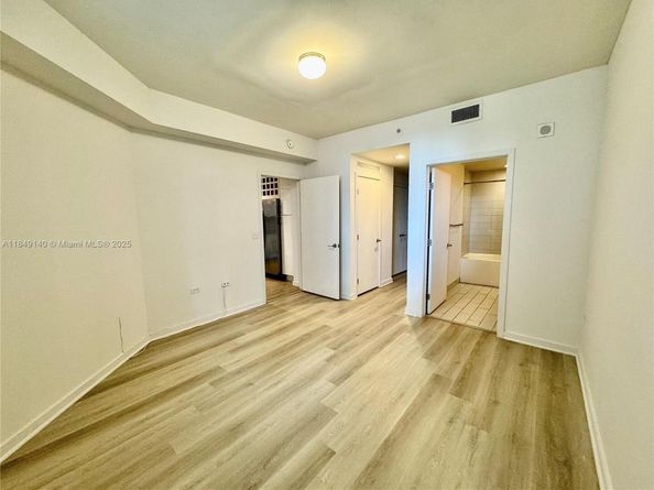 999 SW 1st Ave 2801, Miami FL 33130