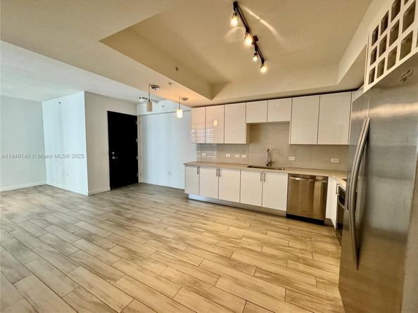 999 SW 1st Ave 2801, Miami FL 33130