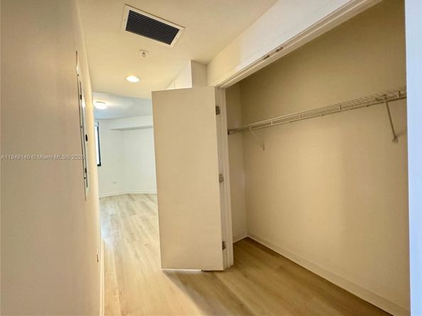 999 SW 1st Ave 2801, Miami FL 33130