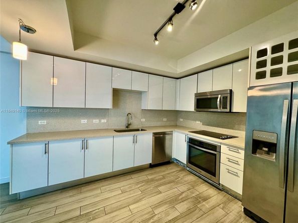 999 SW 1st Ave 2801, Miami FL 33130
