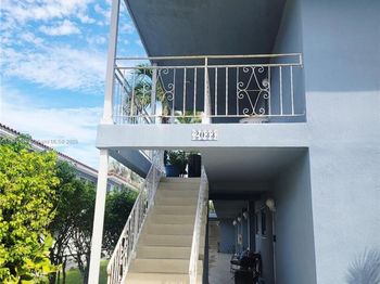 2033 Calais Dr