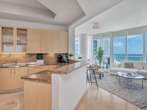 100 S Pointe Dr 2208, Miami Beach FL 33139