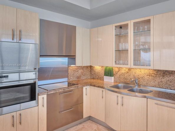 100 S Pointe Dr 2208, Miami Beach FL 33139