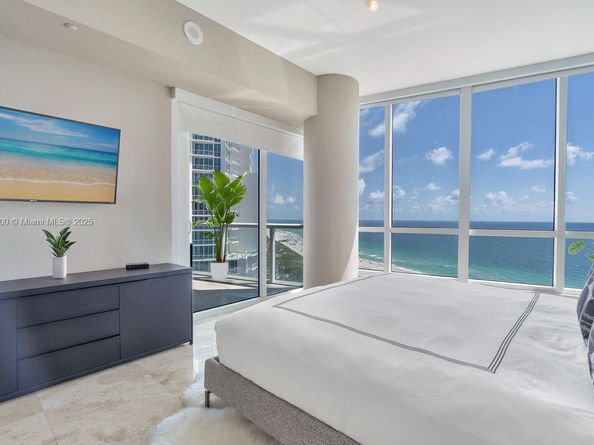 100 S Pointe Dr 2208, Miami Beach FL 33139