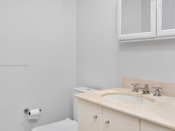 100 S Pointe Dr 2208, Miami Beach FL 33139