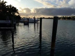 807 86th St, Miami Beach FL 33141