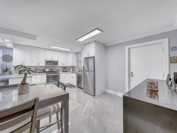 1101 SW 122nd Ave 315, Miami FL 33184
