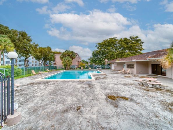 1101 SW 122nd Ave 315, Miami FL 33184