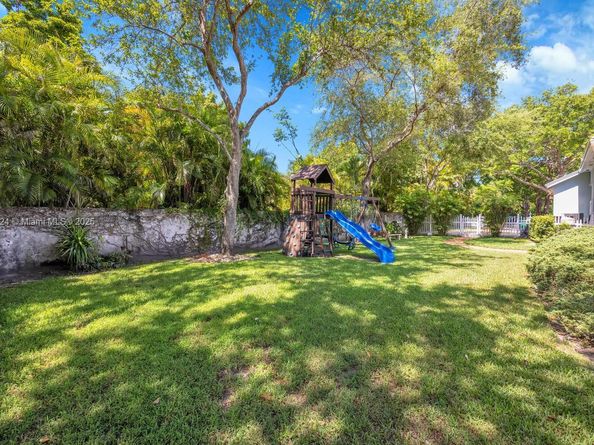 6129 SW 74th Ct, Miami FL 33143
