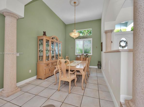 6129 SW 74th Ct, Miami FL 33143