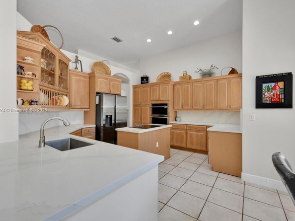 6129 SW 74th Ct, Miami FL 33143