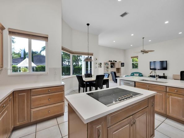 6129 SW 74th Ct, Miami FL 33143