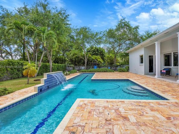 6129 SW 74th Ct, Miami FL 33143