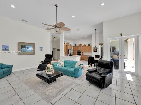 6129 SW 74th Ct, Miami FL 33143