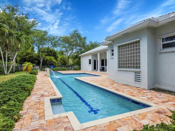 6129 SW 74th Ct, Miami FL 33143