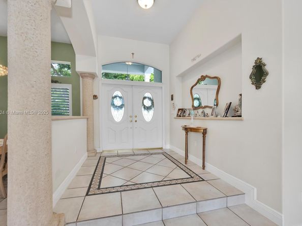 6129 SW 74th Ct, Miami FL 33143