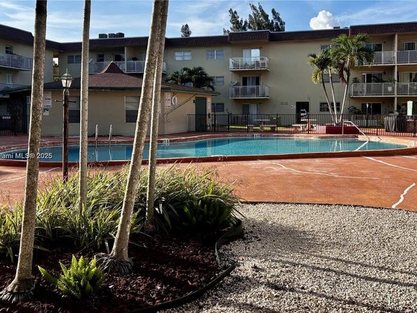 7505 SW 82nd St 318, Miami FL 33143