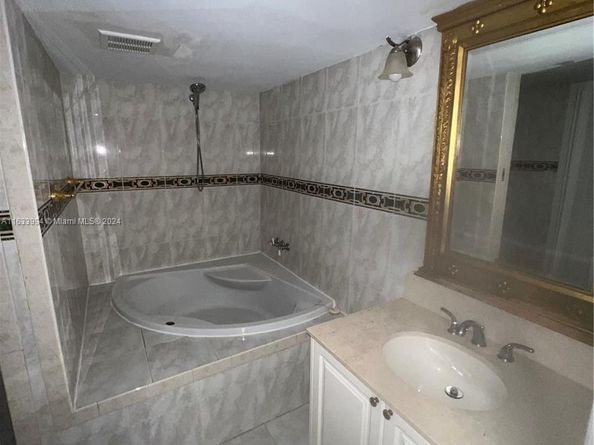 555 NE 15th St 16J, Miami FL 33132