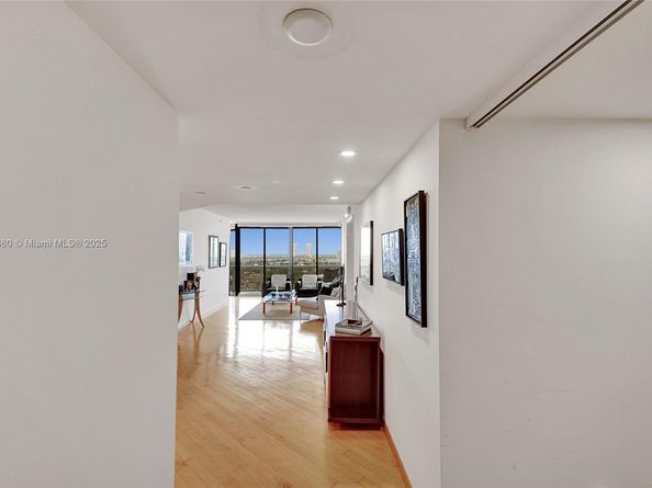 3598 Yacht Club Dr 1101, Aventura FL 33180