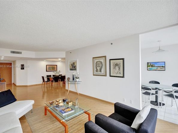 3598 Yacht Club Dr 1101, Aventura FL 33180