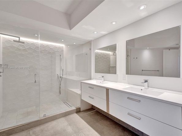3598 Yacht Club Dr 1101, Aventura FL 33180