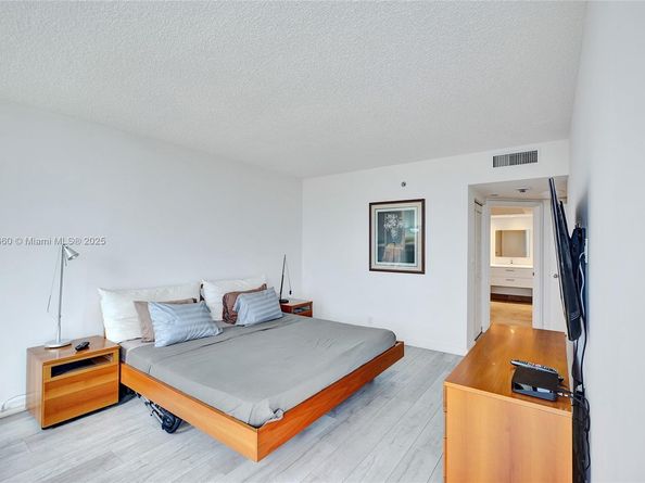 3598 Yacht Club Dr 1101, Aventura FL 33180