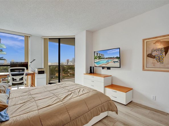 3598 Yacht Club Dr 1101, Aventura FL 33180
