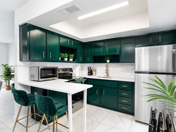 329 SE 12th Ave, Pompano Beach FL 33060