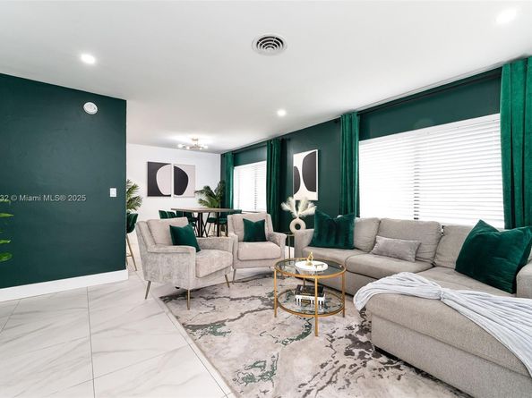 329 SE 12th Ave, Pompano Beach FL 33060