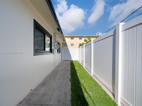 329 SE 12th Ave, Pompano Beach FL 33060