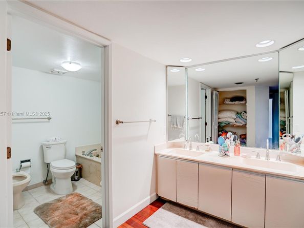 520 Brickell Key Dr A619, Miami FL 33131