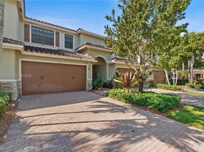 13012 N Riverwalk Cir N, Plantation FL 33325
